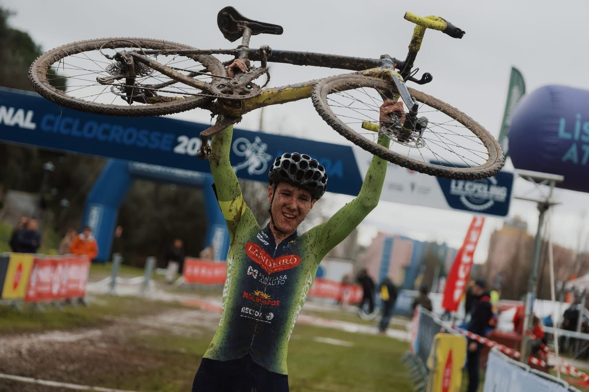 Matilde Fernandes e Miguel Gomes sagram-se campeões Nacionais de Ciclocrosse